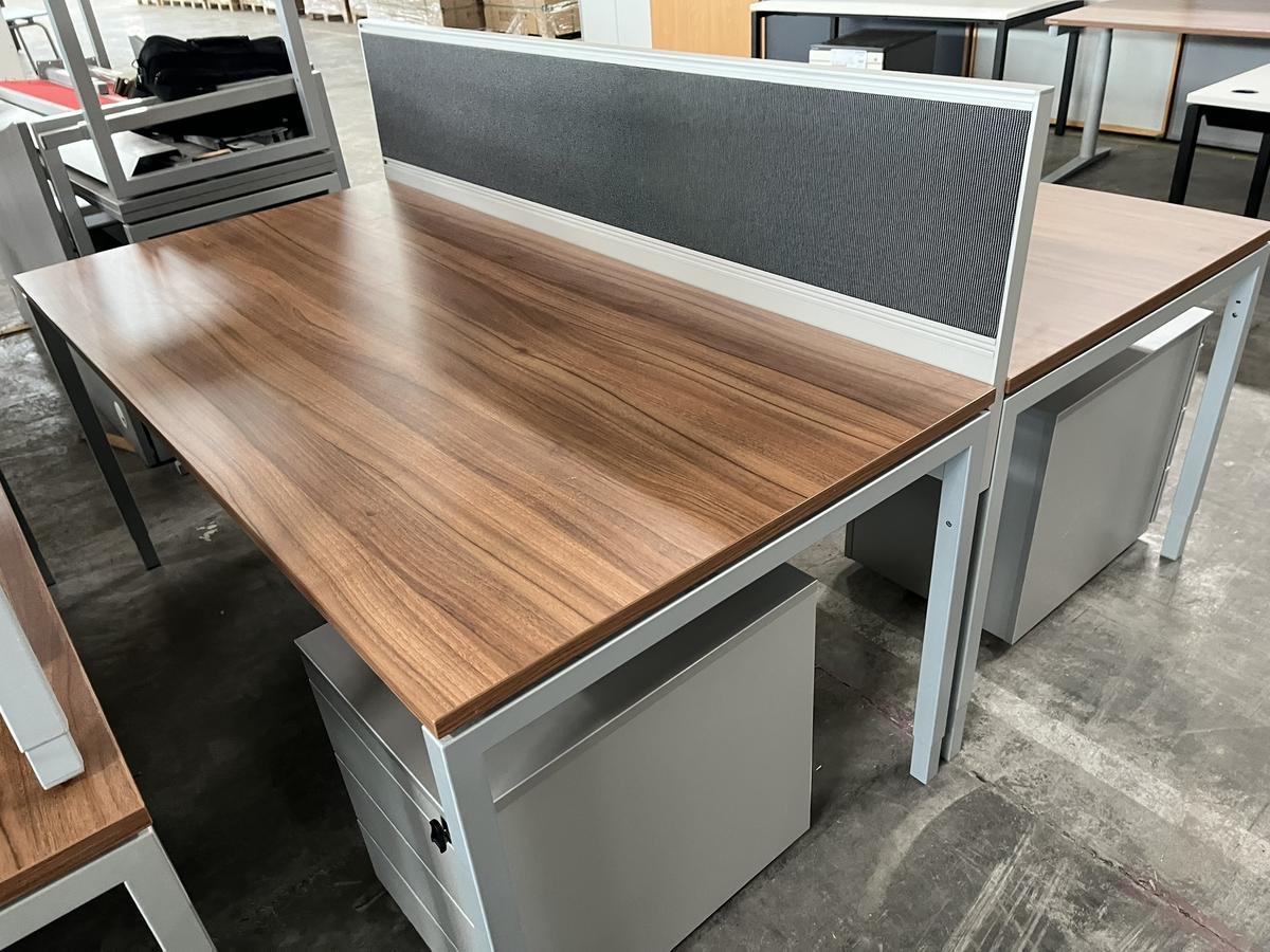 Doppelarbeitsplatz mit Trennwand, 2 Stk. Tische je 180x90cm, Nuss, Rahmen silber