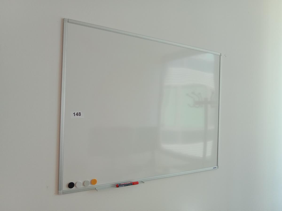 Whiteboard ca. 120/90 cm?d=2025-07-01 14:12:21