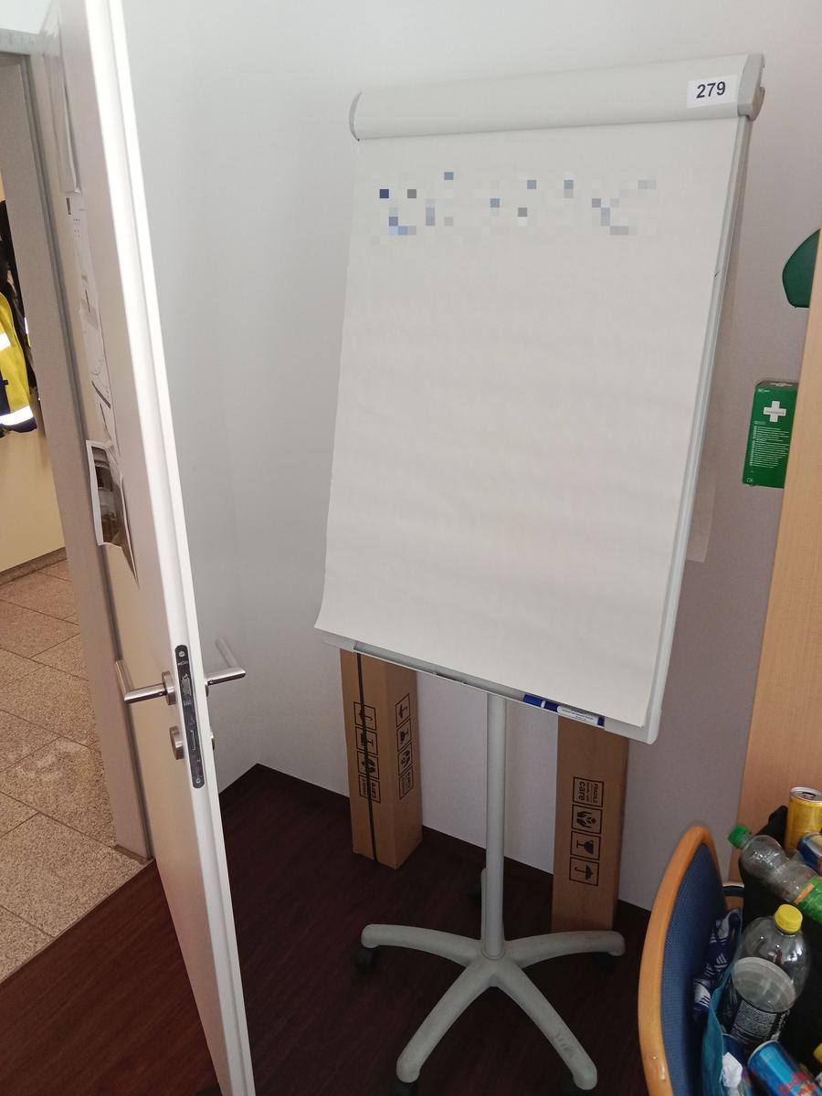 Flipchart ca.190/70 cm?d=2025-06-29 11:53:01
