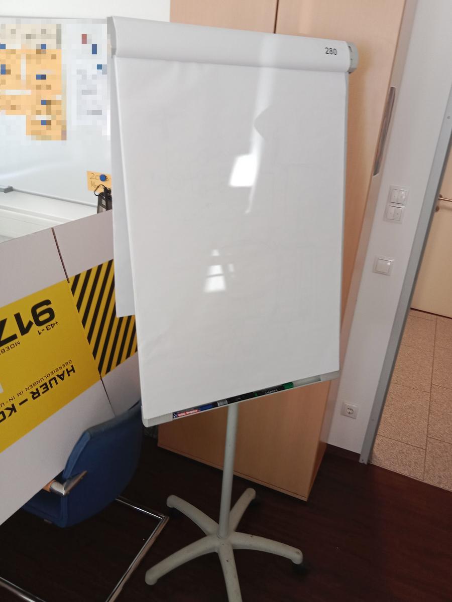 Flipchart ca.190/70 cm?d=2025-06-29 12:21:38