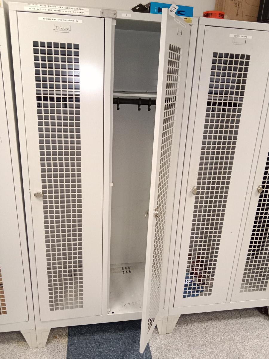 BÄR Umkleideschrank ca. 185/80/50 cm?d=2025-06-29 16:31:34