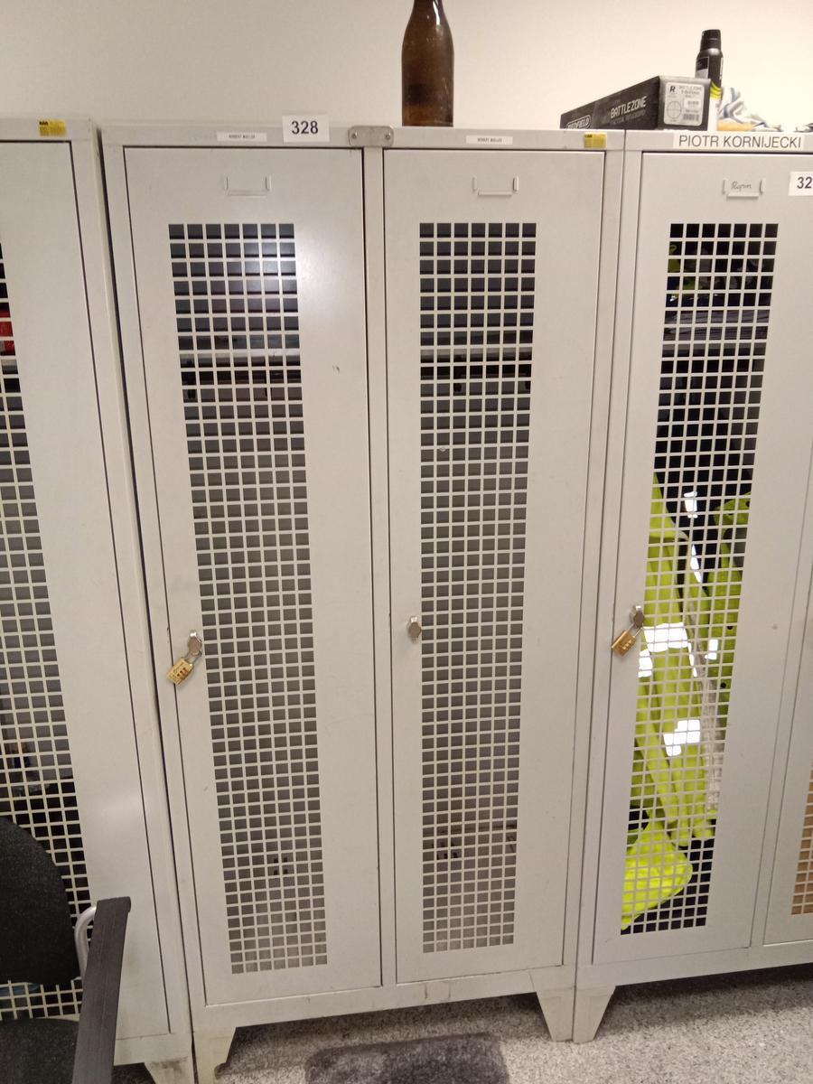 BÄR Umkleideschrank ca. 185/80/50 cm