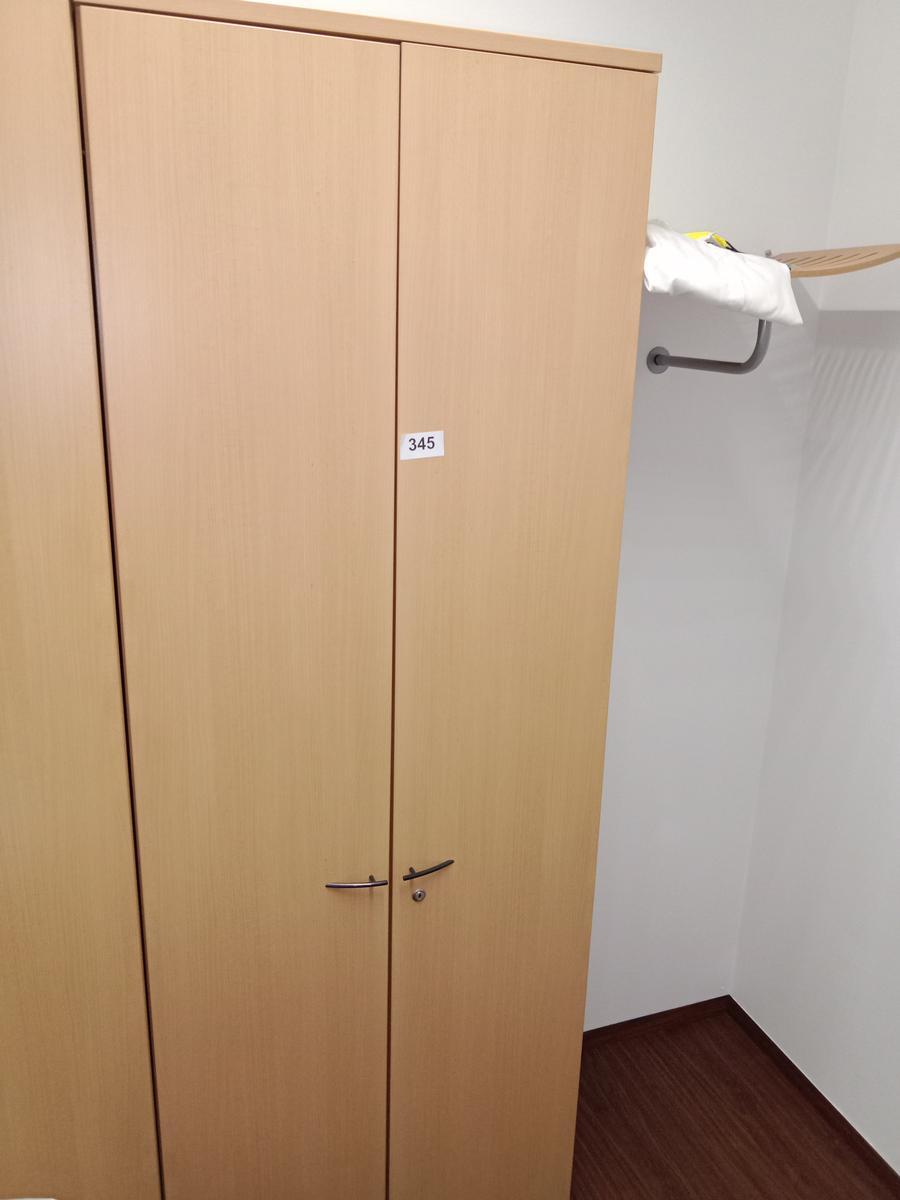 Doppeltür Schrank ca. 218/40/80 cm?d=2025-06-29 16:22:00