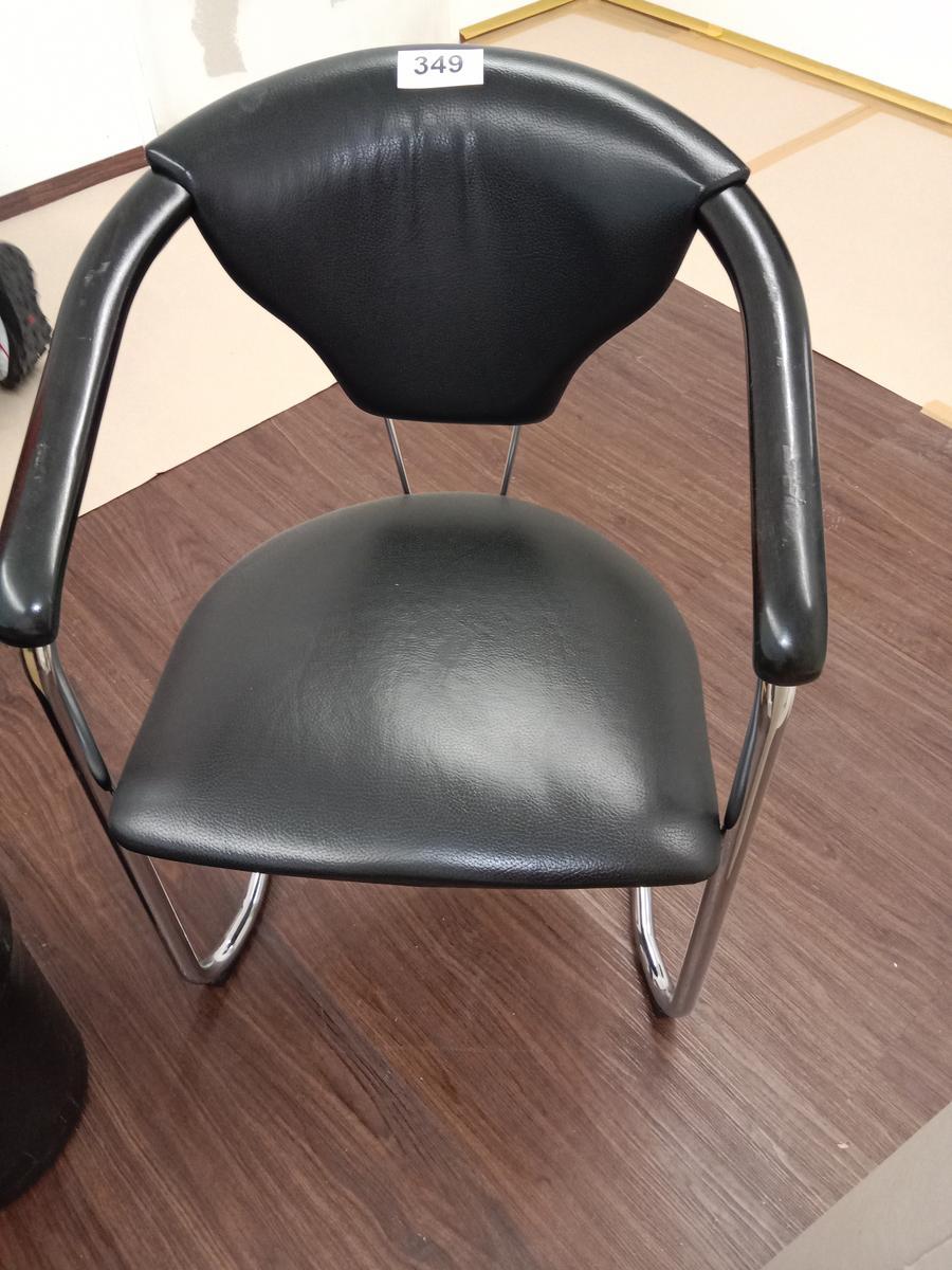 2 Besprechungsstühle Leder?d=2025-06-29 16:18:28