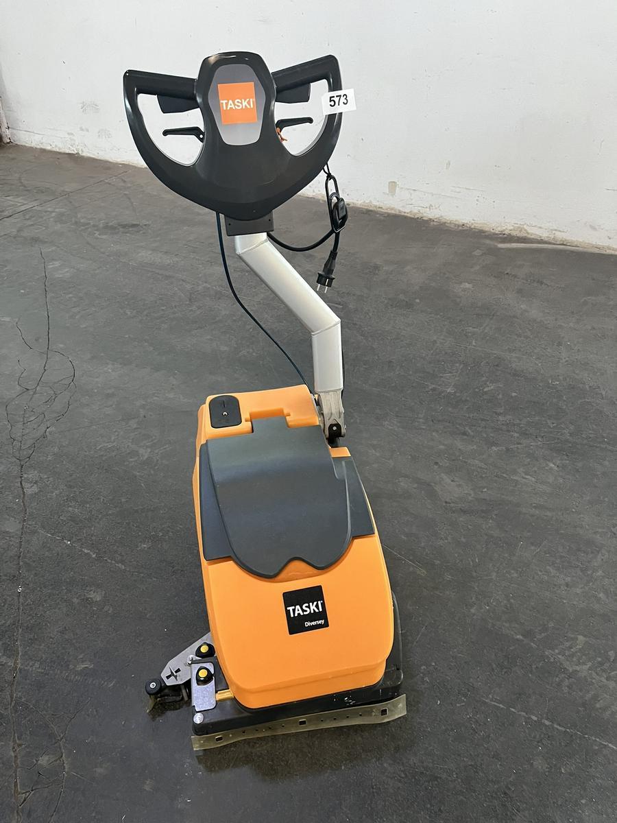 Taski Scheuer-,Bodenreinigungsmaschine Swingo 350?d=2025-07-04 15:16:34