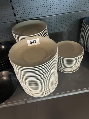 58 Stk. Teller tief, DM 23cm & 18 Stk. Salatteller, DM 20cm 58 Stk. Teller tief, DM 23cm & 18 Stk. Salatteller, DM 20cm