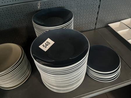 46 Stk. Teller tief, DM 23cm & 7 Stk. Salatteller, DM 20cm 46 Stk. Teller tief, DM 23cm & 7 Stk. Salatteller, DM 20cm