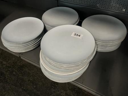 44 Stk. Teller, flach, DM 32cm 44 Stk. Teller, flach, DM 32cm