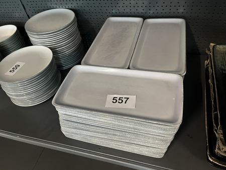 61 Stk. Platten, rechteckig, flach, 30.5x15cm 61 Stk. Platten, rechteckig, flach, 30.5x15cm