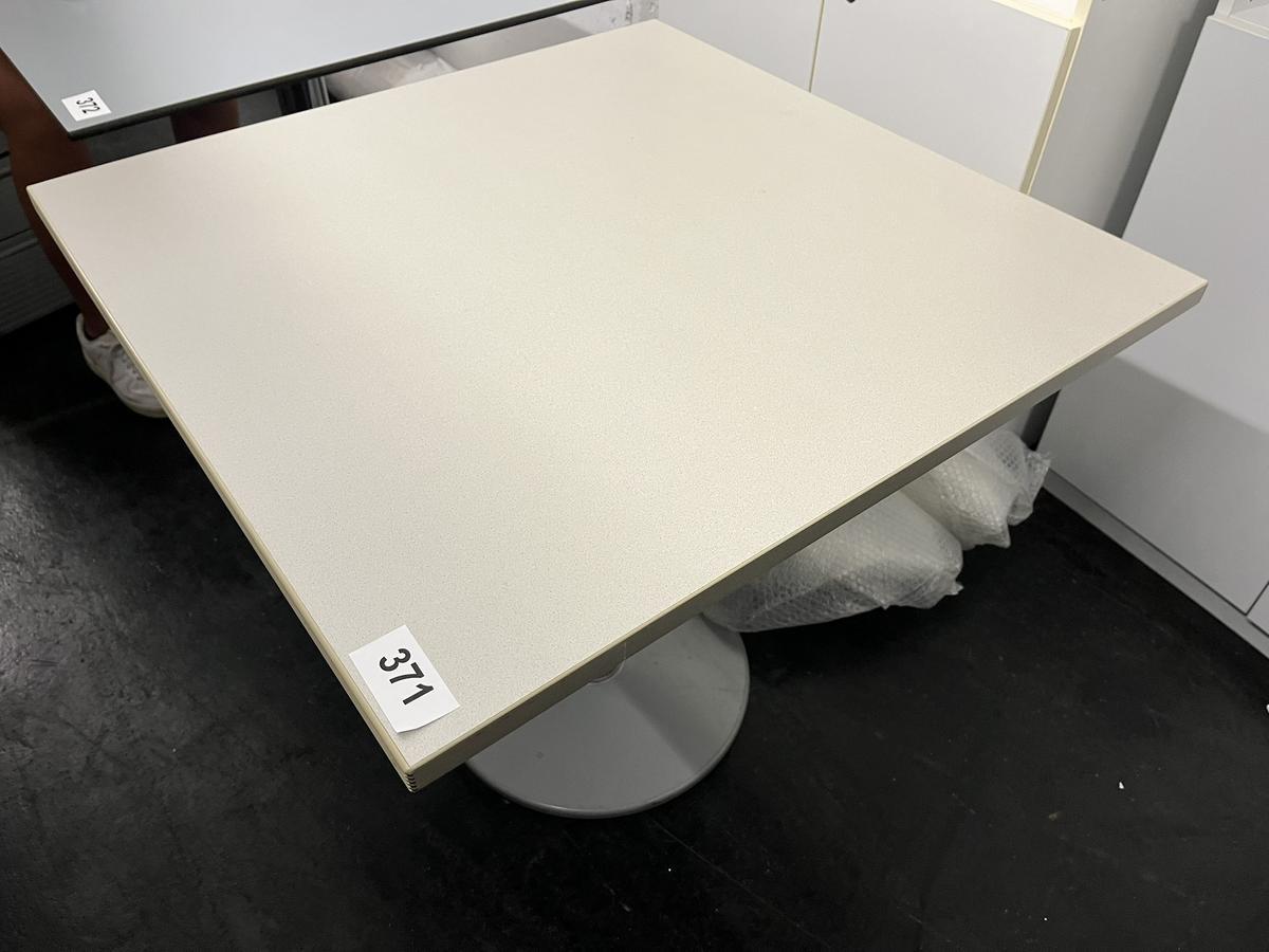 Besprechungstisch?d=2025-07-06 09:16:24