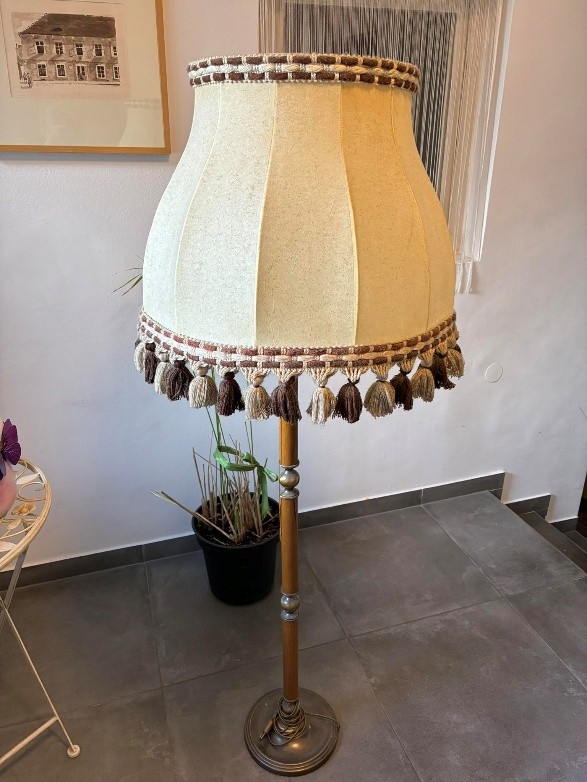 Retro Stehlampe?d=2025-07-06 08:39:29