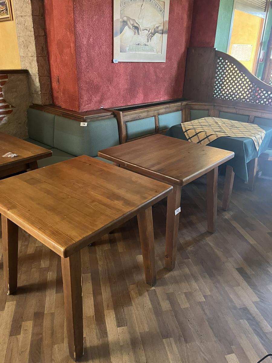 3 Stück Gastrotische Massivholz 80x80 cm?d=2025-07-06 09:03:09