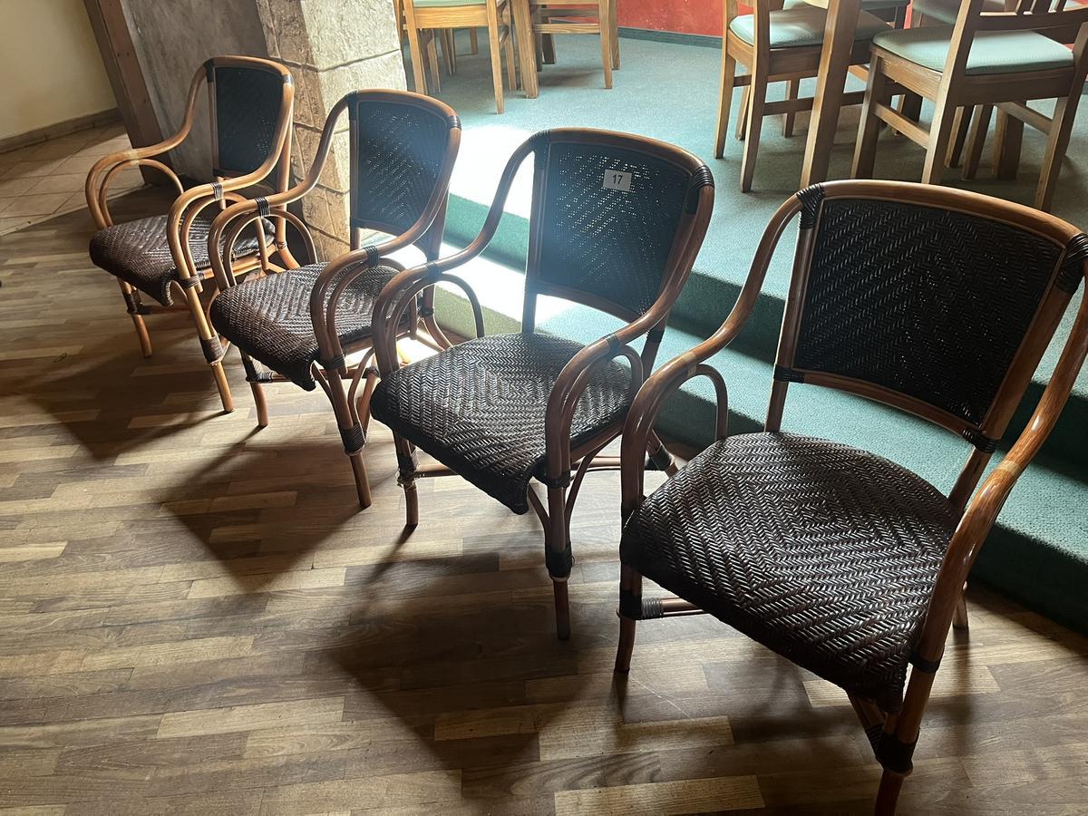 4 Stück Rattanstühle?d=2025-07-06 09:10:46