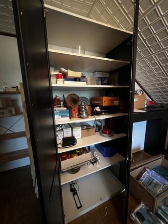 Schrankinhalt inkl. 3 Laptop und Weihnachtsdeko
