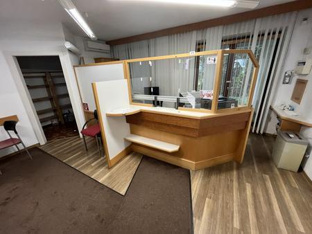 Empfangspult ca. 360 x 130 cm