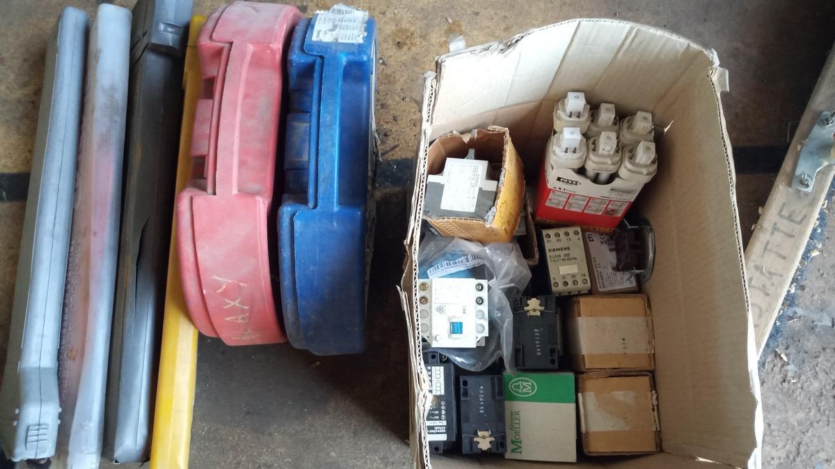 Elektrische Komponenten, Pannendreieck, Schneeketten?d=2025-08-03 01:08:05