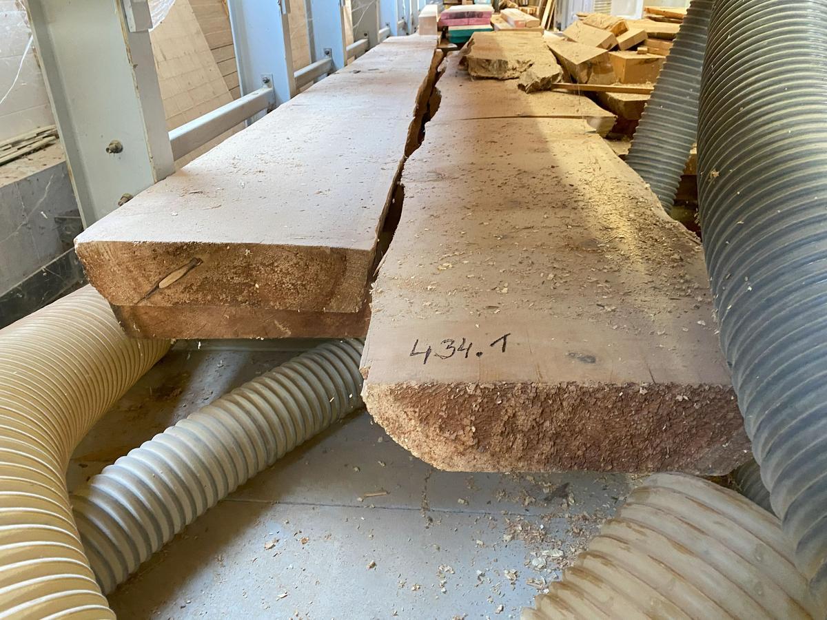 Regalinhalt: 4 Stk. Zirbenholz 10 cm / 300/400 cm?d=2025-08-11 11:11:19