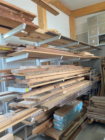 Kragarmregal 3200 x 800 mm - 4 Steher - je 4 Auflagen - 2490 kg Kragarmregal 3200 x 800 mm - 4 Steher - je 4 Auflagen - 2490 kg
