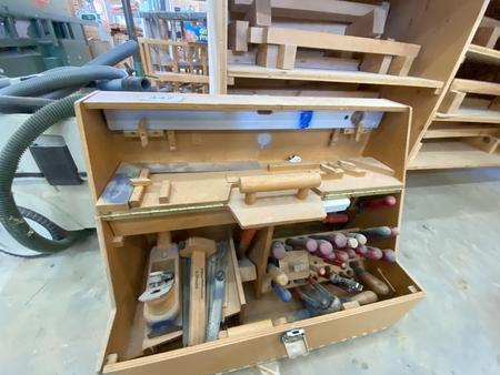 Werkzeugkiste bestückt mit Handwerkzeug Werkzeugkiste bestückt mit Handwerkzeug