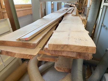 Regalinhalt: 15 Stk. Zirbenholz 5cm / 500 cm Regalinhalt: 15 Stk. Zirbenholz 5cm / 500 cm