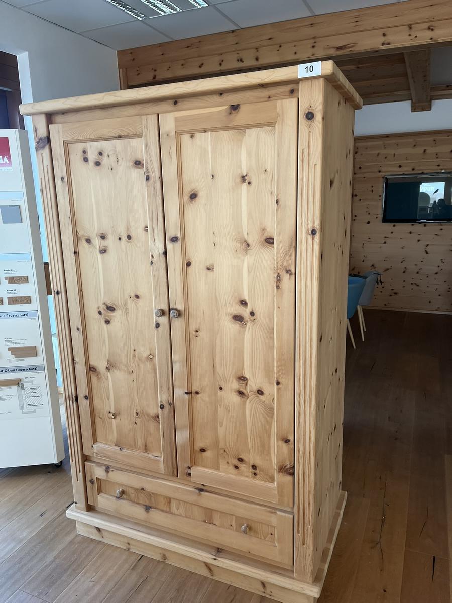 Kleiderschrank in Zirbenholz 126 x 66 x 202 cm?d=2025-08-11 11:04:54
