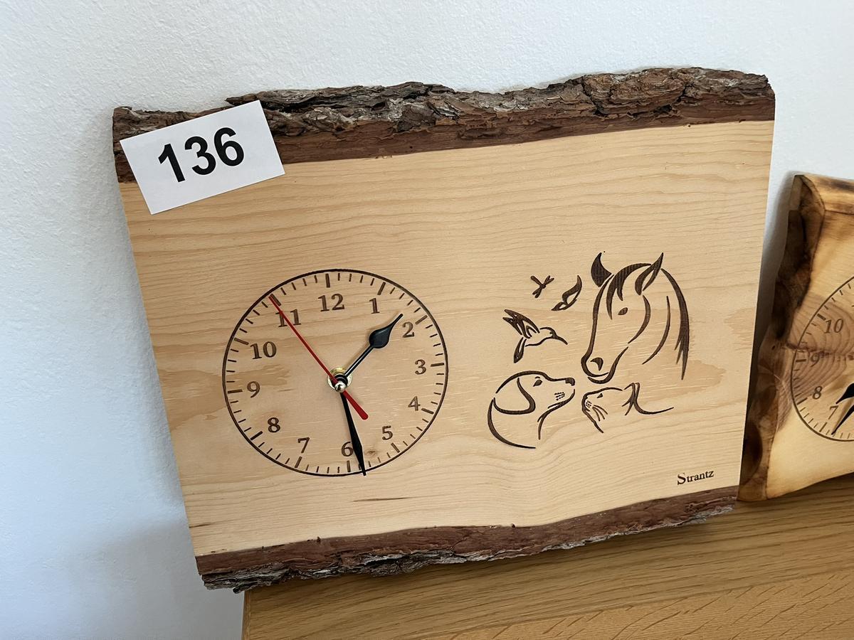Wanduhr 35 x 30 cm in Holz?d=2025-08-11 11:08:50