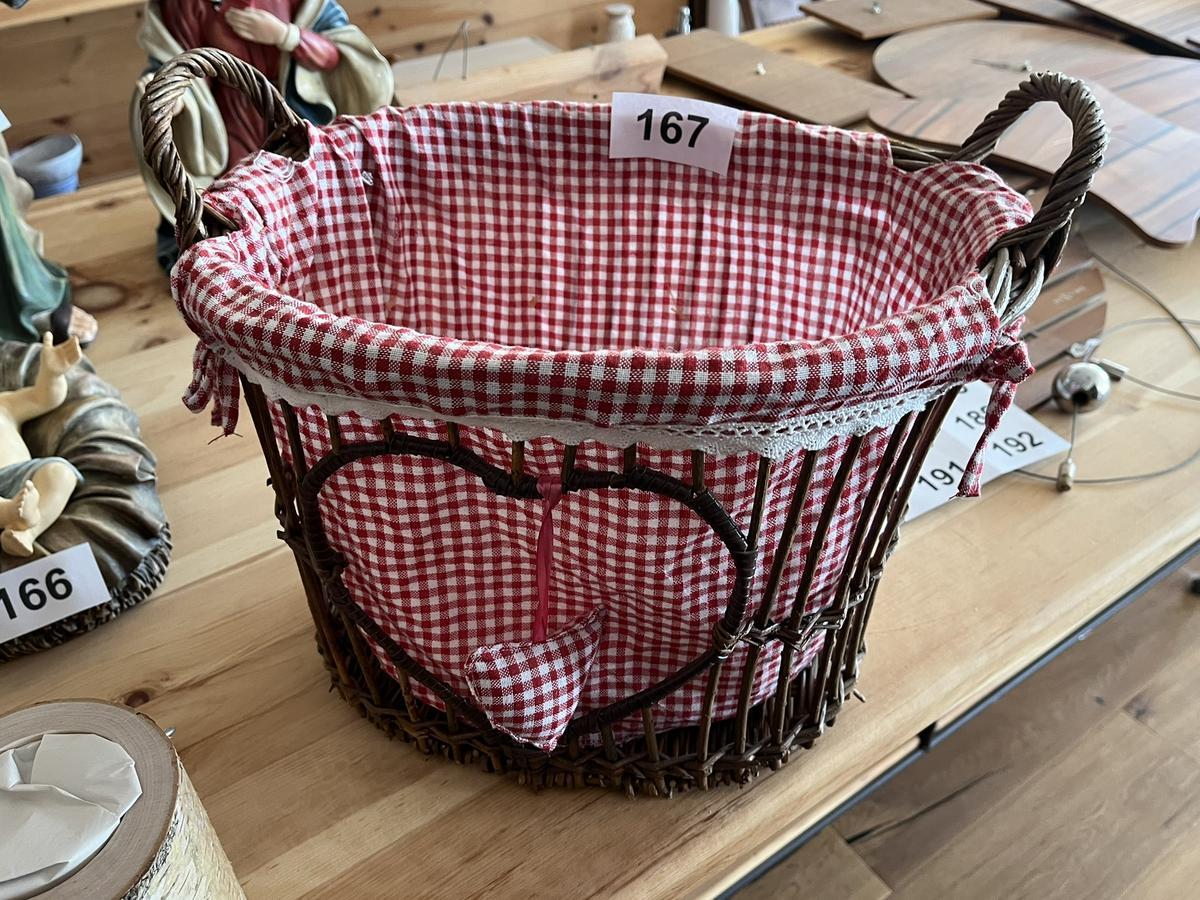 geflochtener Korb mit Herz?d=2025-08-11 14:52:16