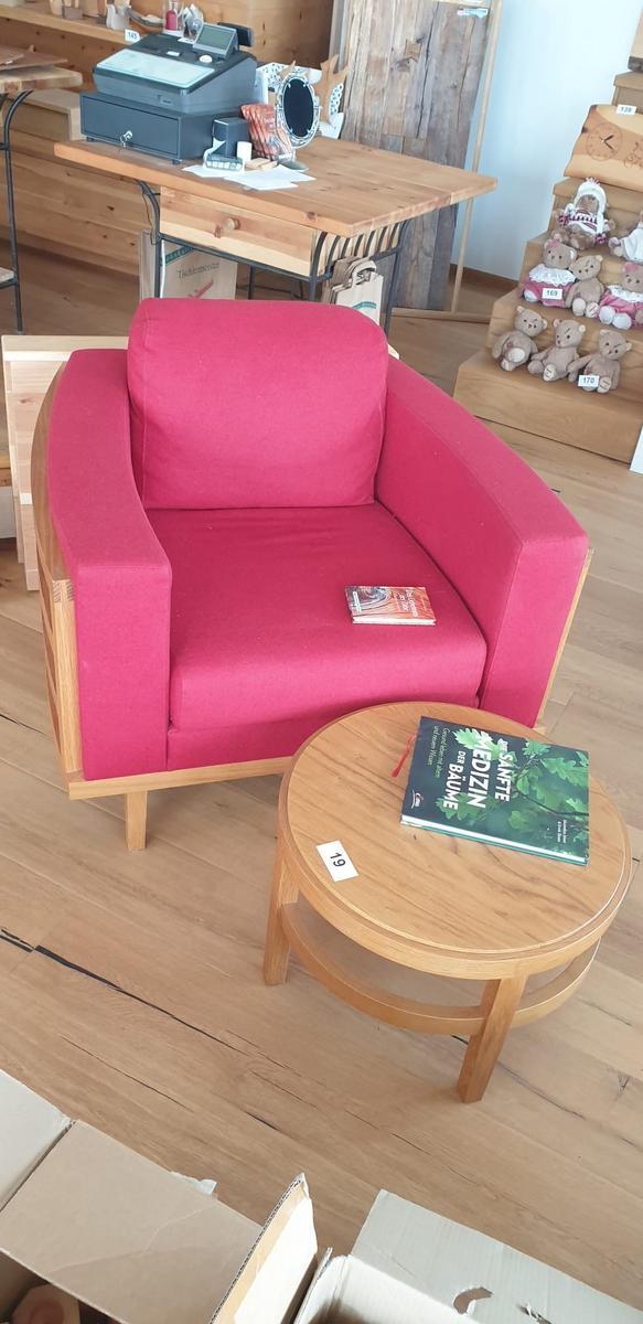 Sitzkomfortsofa  95 x 95 cm mit Beistelltisch 50 x 35 cm?d=2025-08-11 11:06:03