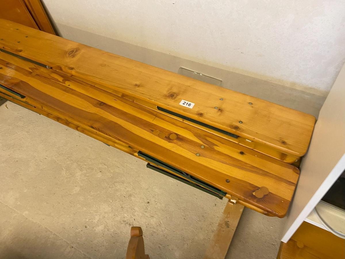 7 Stk. Heurigenbänke + 2 Stk. Tische?d=2025-08-11 11:04:17