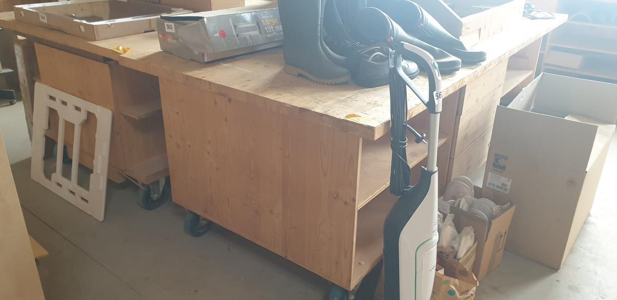 4 Stück Arbeitstische ca. 250x120x 80 cm?d=2025-08-11 11:04:49