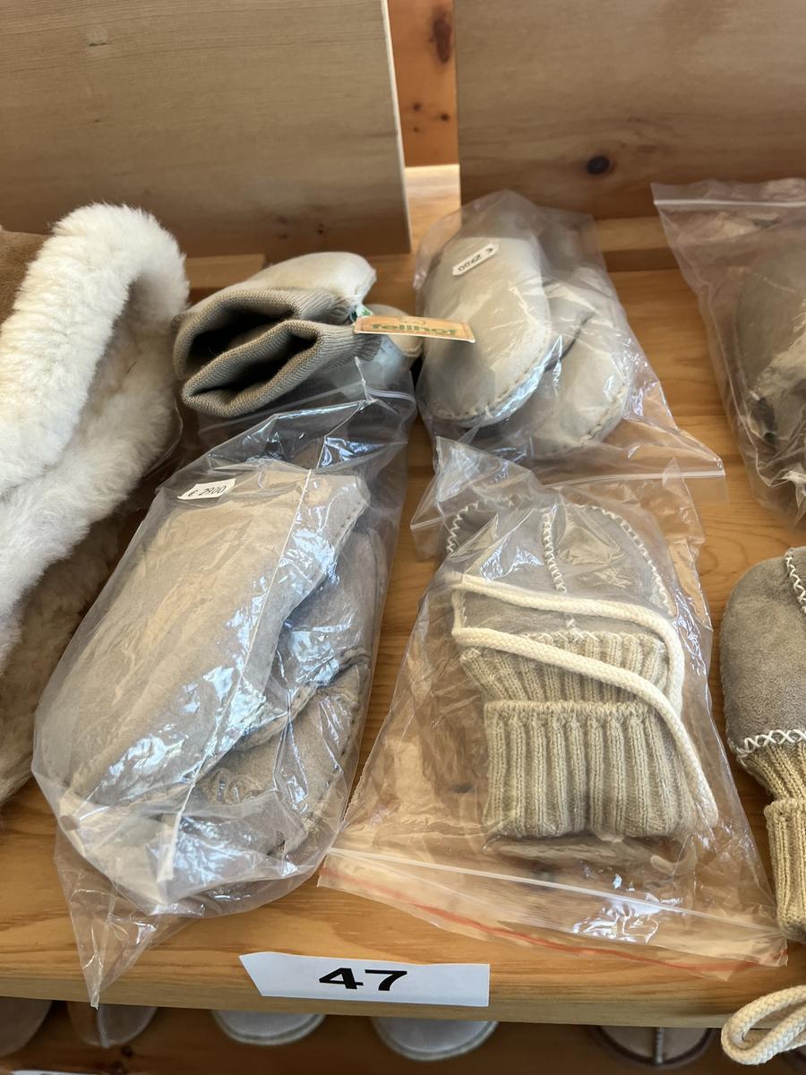 4 Paar Kinderhandschuhe?d=2025-08-11 16:51:47