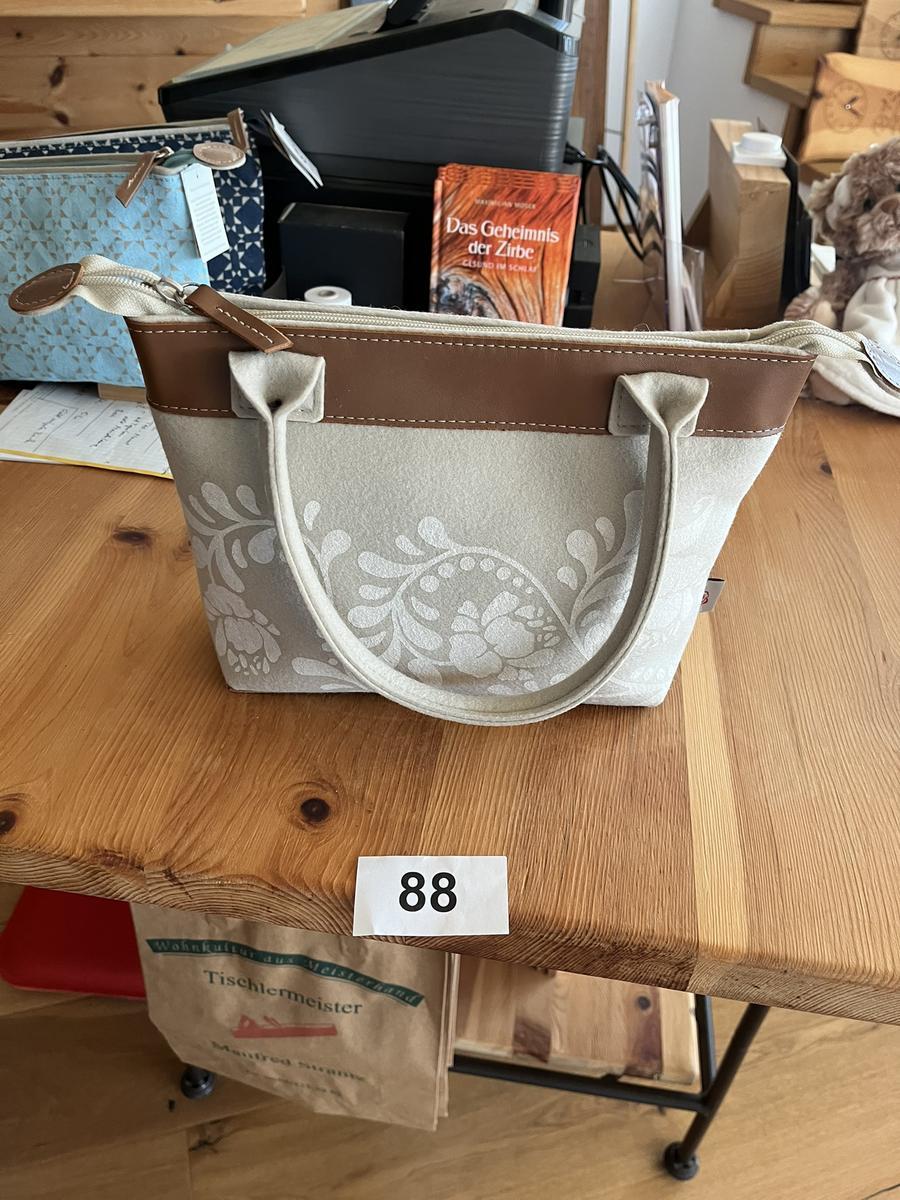 Handtasche?d=2025-08-11 11:07:09