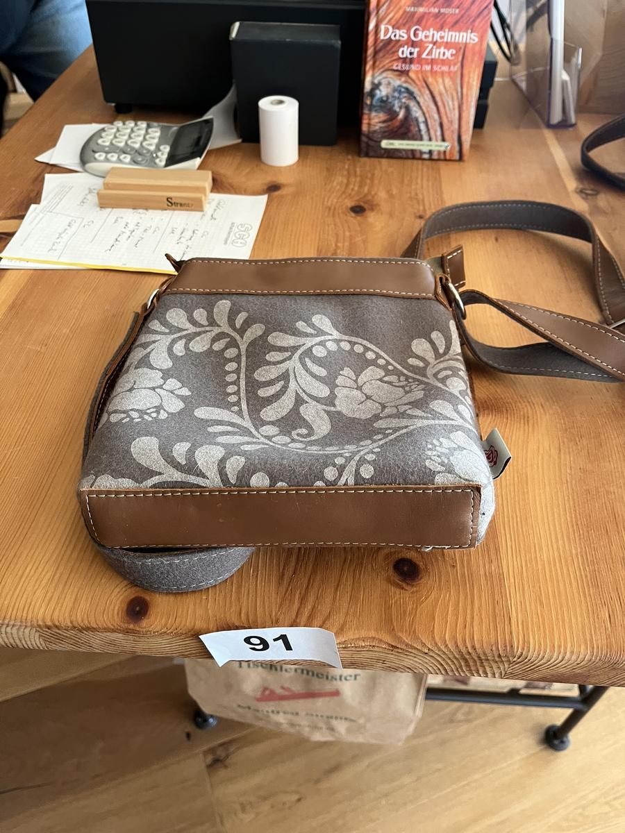 Handtasche?d=2025-08-11 11:06:06