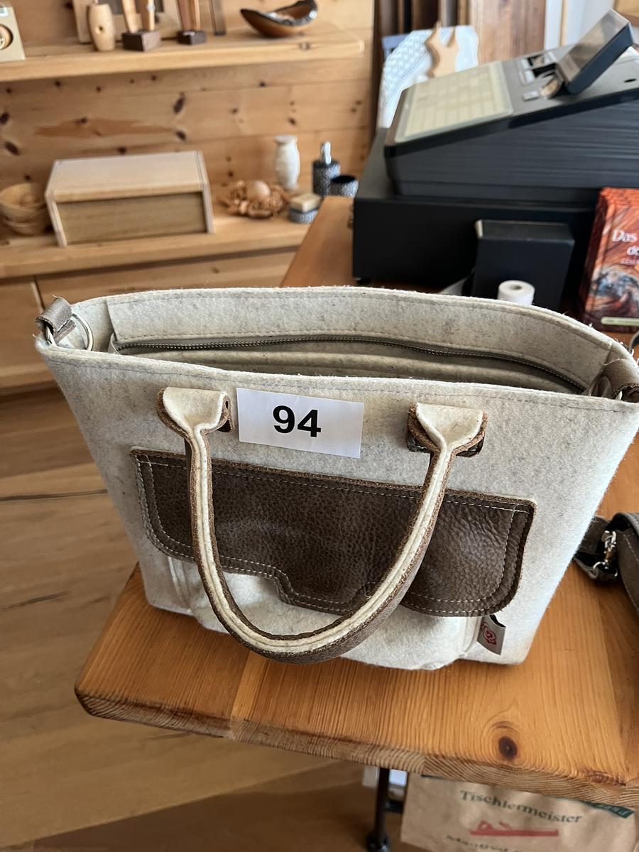 Handtasche?d=2025-08-11 11:07:48