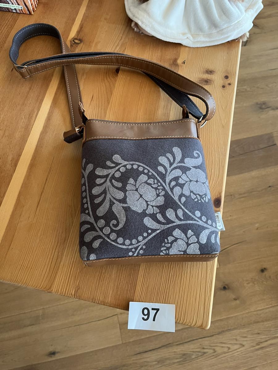 Handtasche?d=2025-08-11 11:06:04