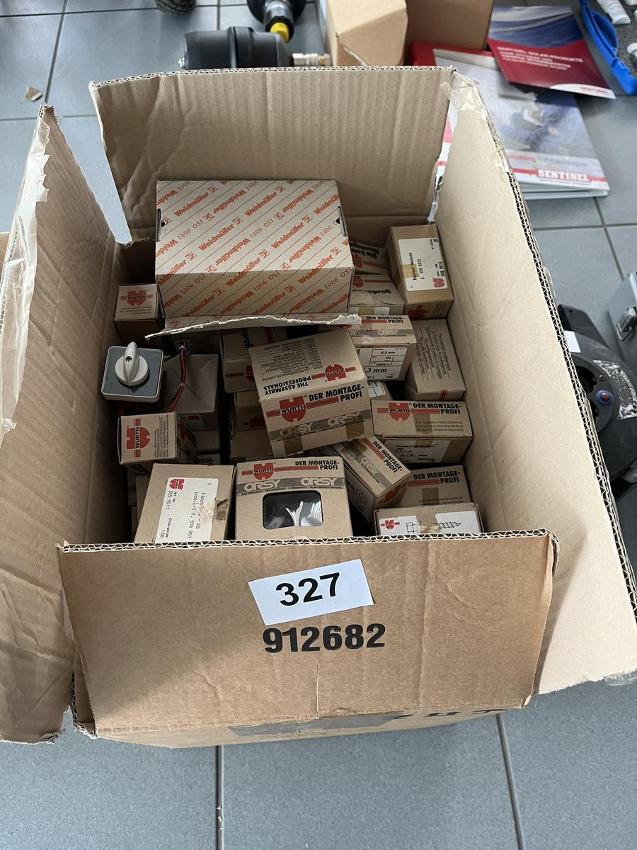 1 x Karton befüllt mit WÜRTH Schrauben und Befestigungsmaterial?d=2025-08-11 20:27:17