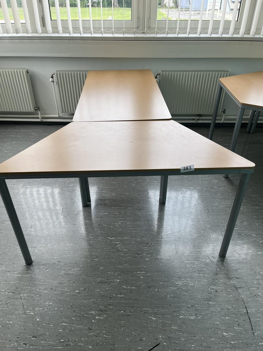 "2 Stk. Tische 140 x 70 cm?d=2025-08-11 20:13:23