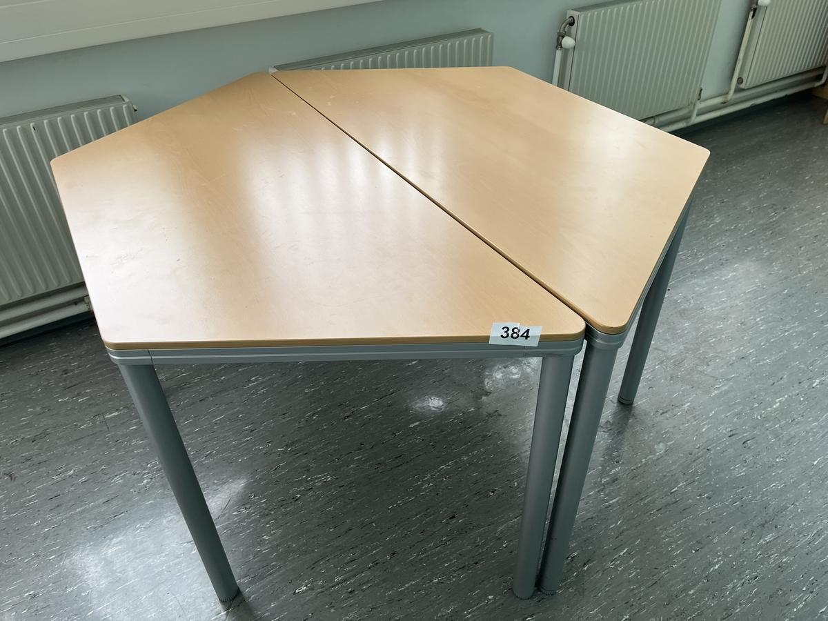 2 Stk. Tische 122 x 140 cm?d=2025-08-11 17:55:18