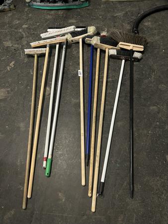 10teiliges Besen- und Bürsten-Set 10teiliges Besen- und Bürsten-Set