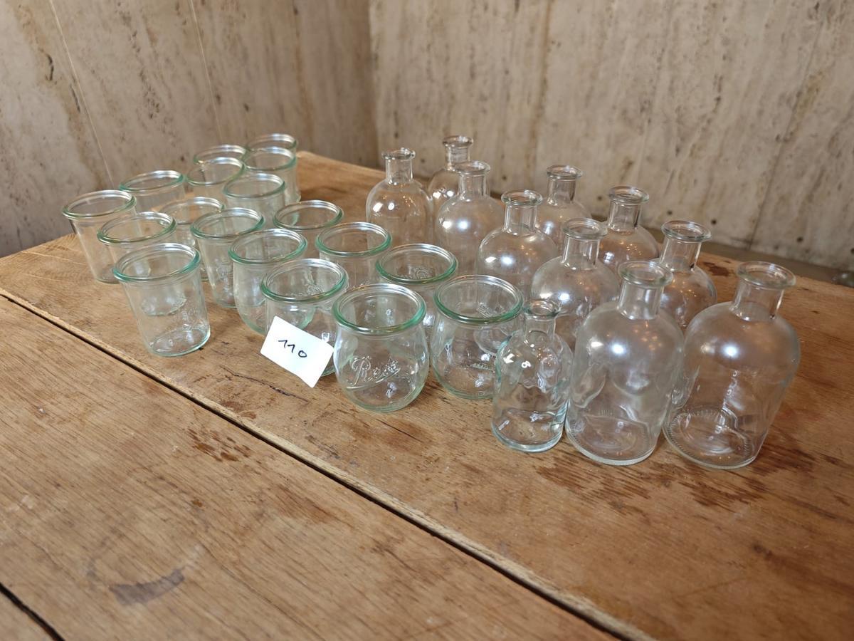 Apothekerfläschen und Einmachgläser