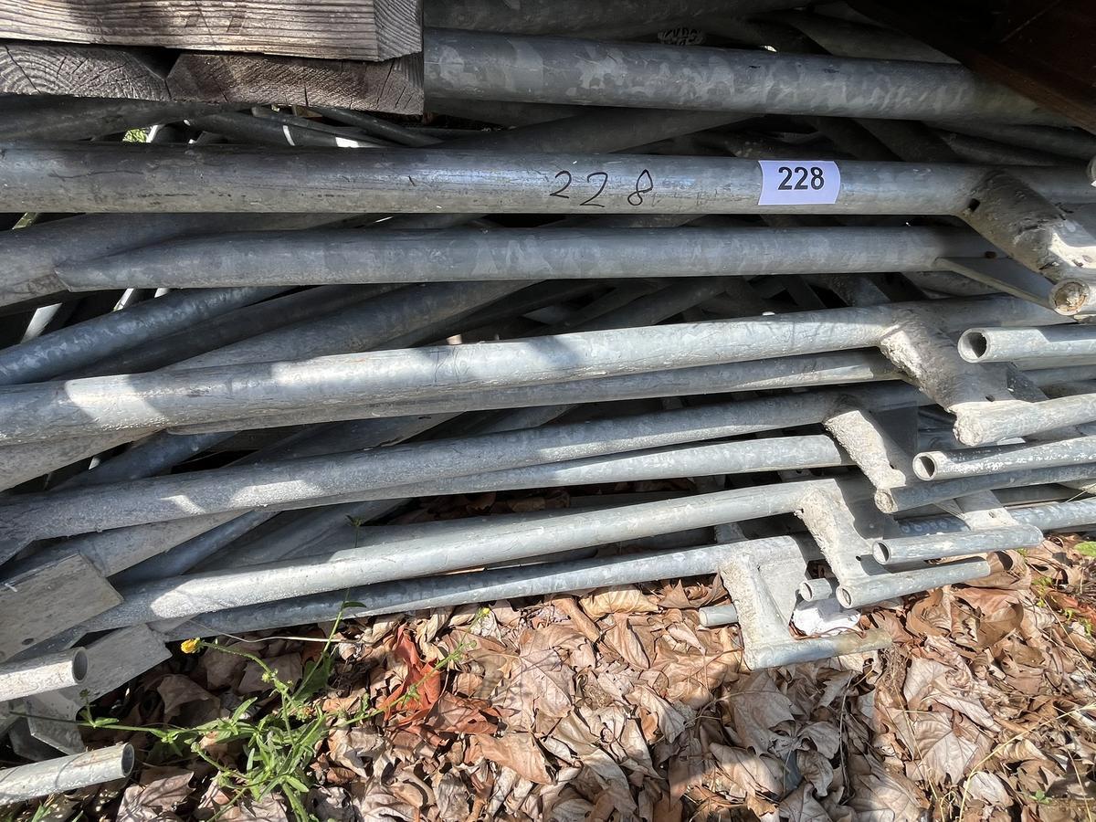 24 Stk. Schutzgerüstkonsolen verzinkt für Klappbühnen EKRO