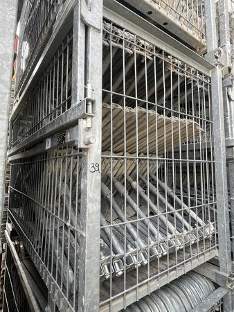 35 Stk. Ringer Dreibeine verzinkt inkl. Ringer Gitterbox