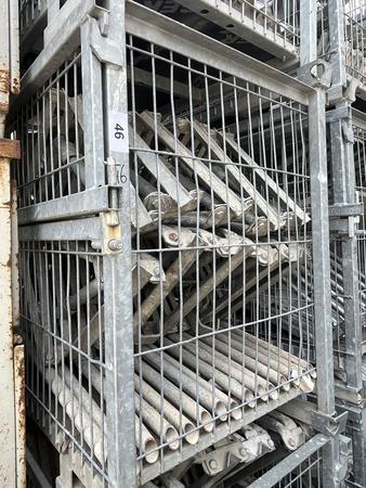 30 Stk. Doka Dreibeine  mit Stapelbox