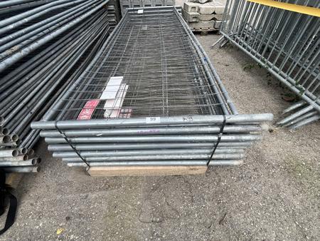 13 Stk. MBA Bauzaunelemente ca. 350 x 120 cm + 22 Bauzaunsteine