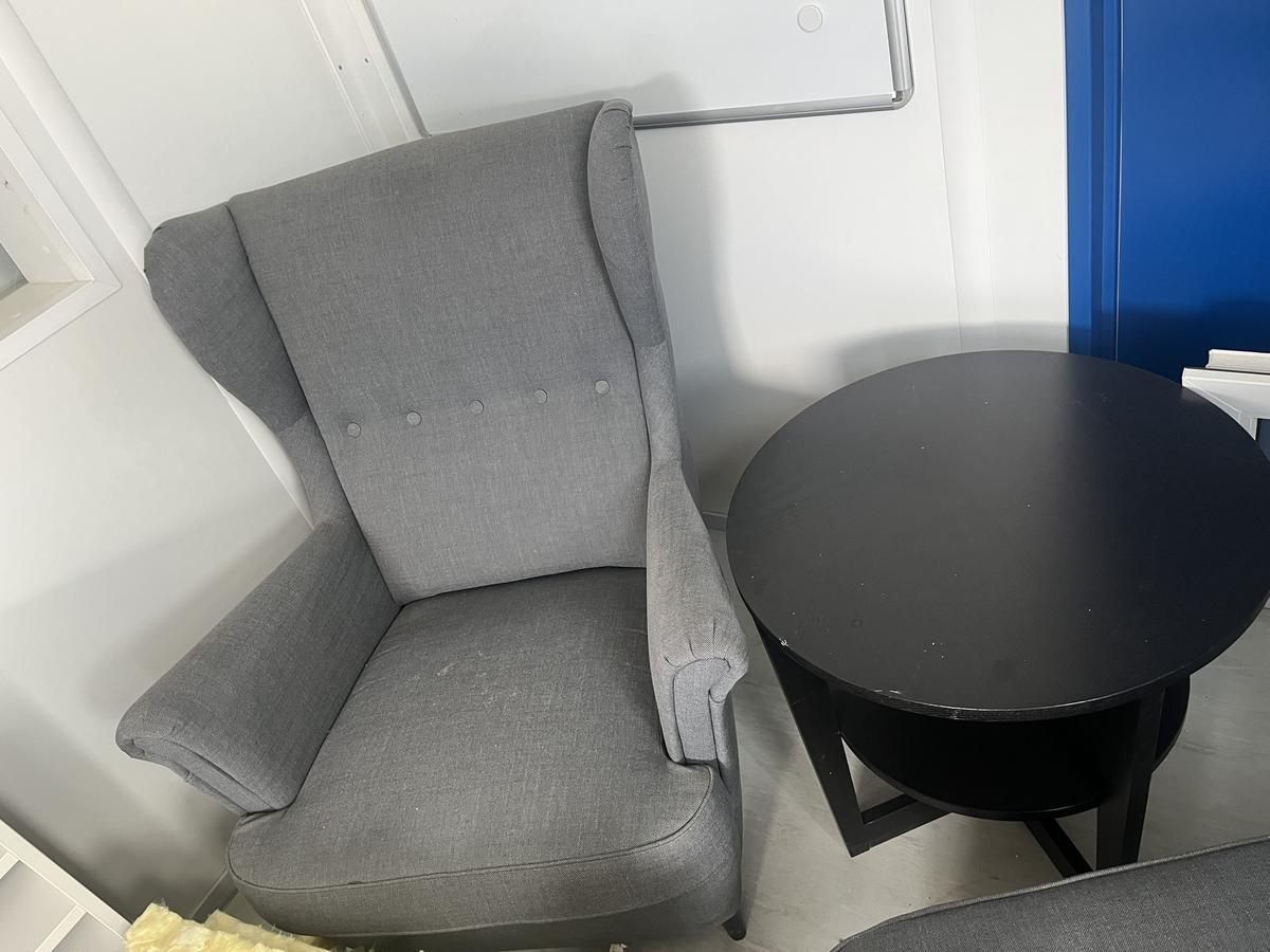 2 Stück Besprechungssofa und Tisch?d=2025-09-06 22:28:44