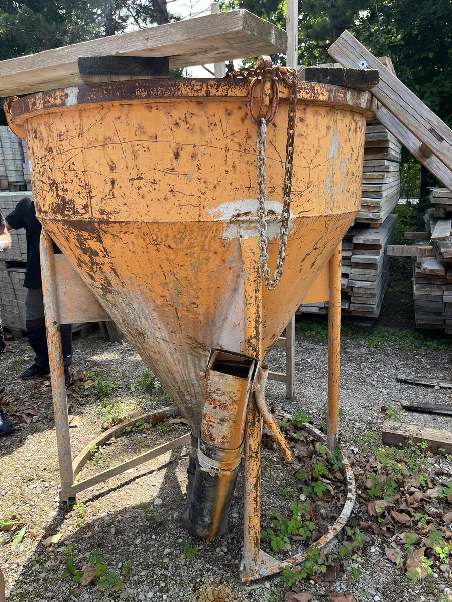 Rosa Moser Betonkrankübel- 1000 Liter - senkrechter Auslauf - Typ 1017-12