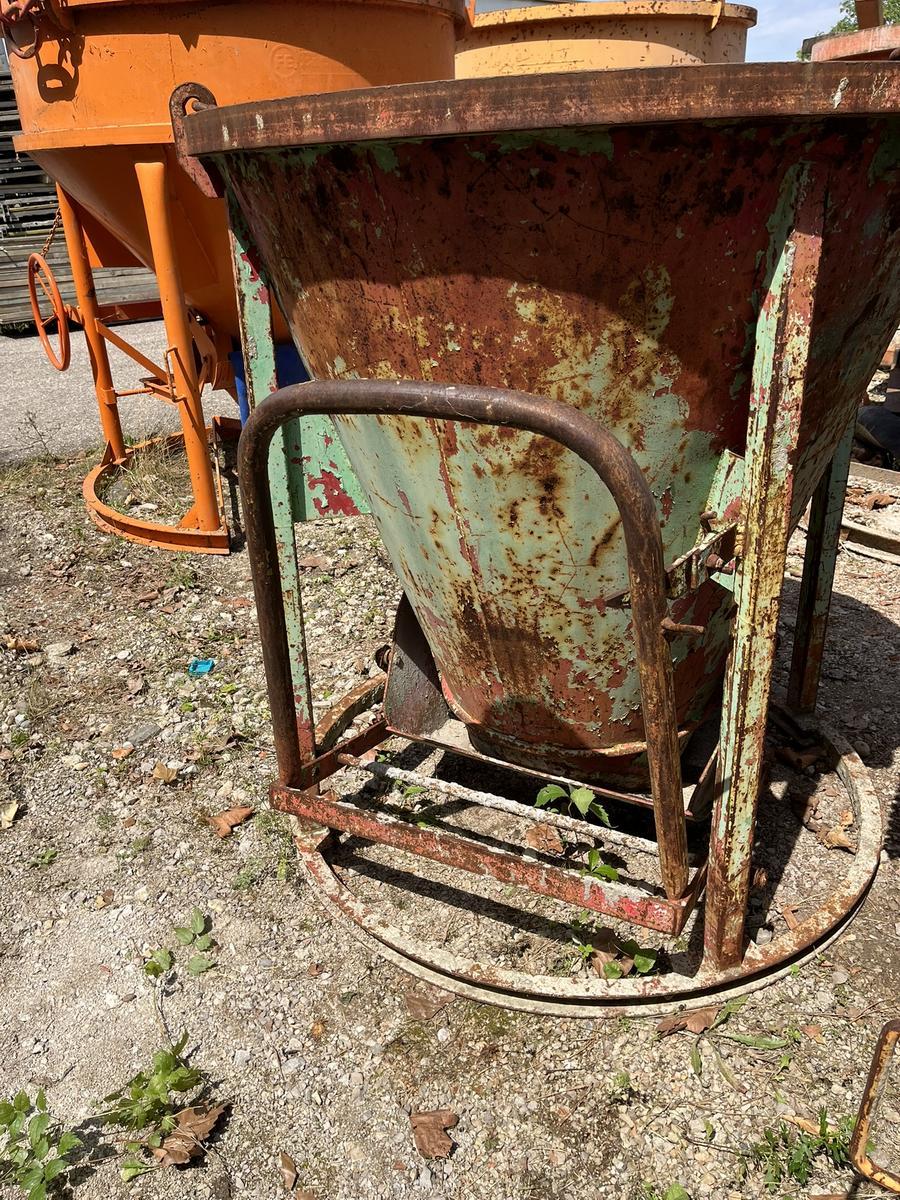 Betonkrankübel mit Handbügel ca. 750 Liter