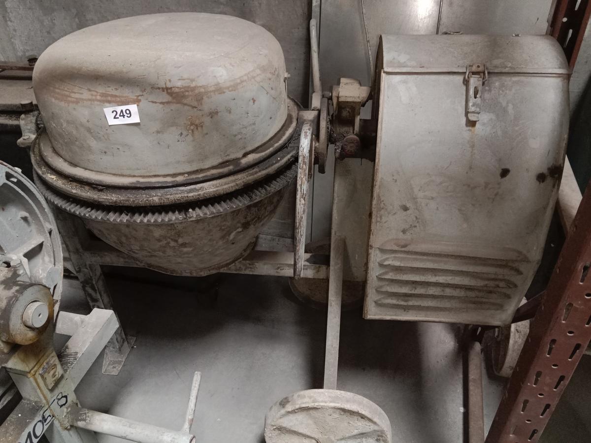 Betonmischmaschine mit Benzinmotor