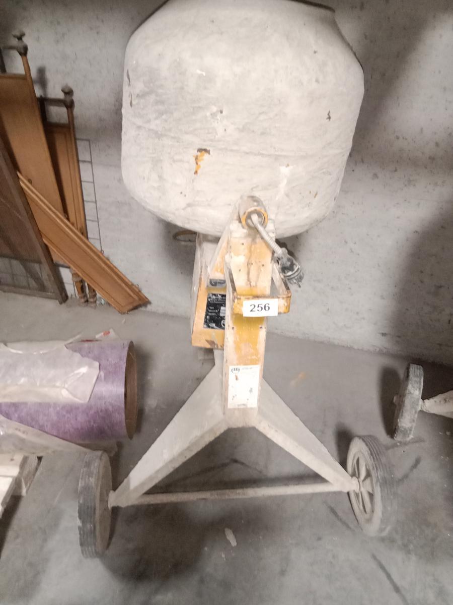 ABG Betonmischmaschine mit Handbügel