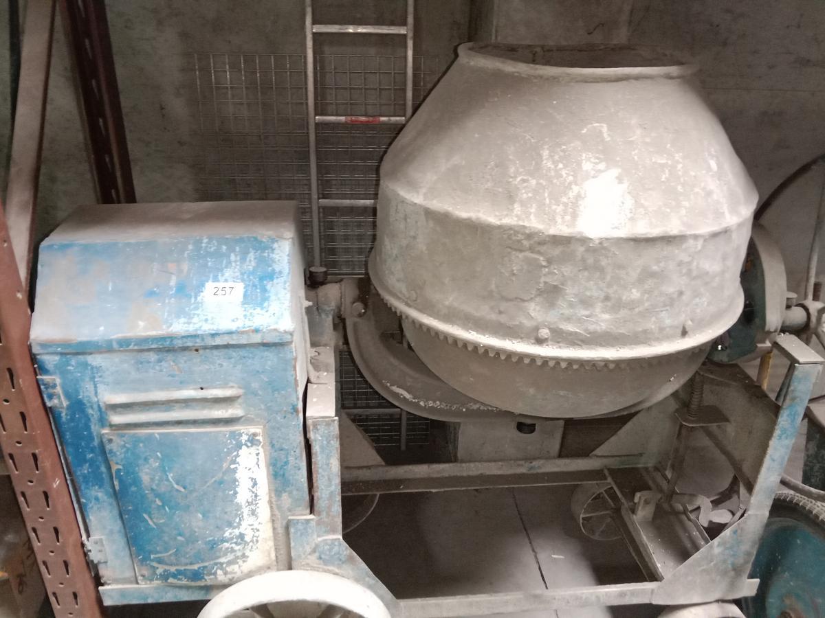 ABG Betonmischmaschine mit Handbügel